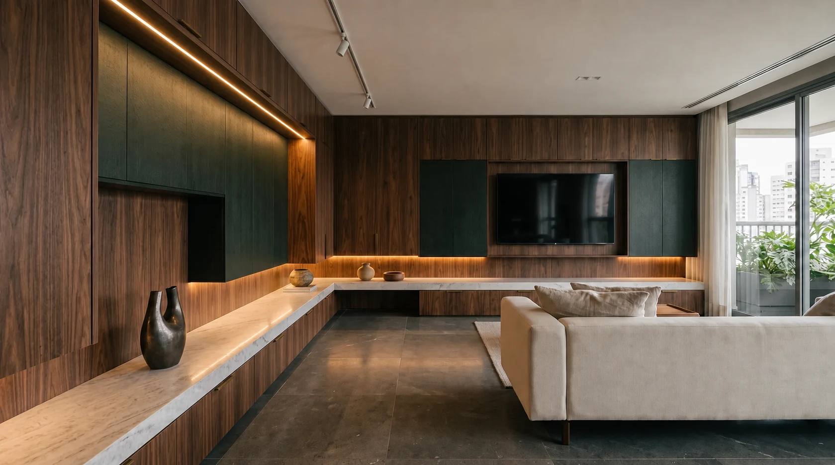 Estudo de living com painel ripado, nichos iluminados e marcenaria contínua até o teto